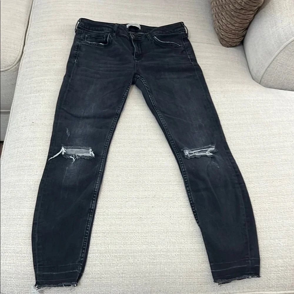 Zara Women's Skinny Jeans - Looks more black in person - Picture 6 of 6
